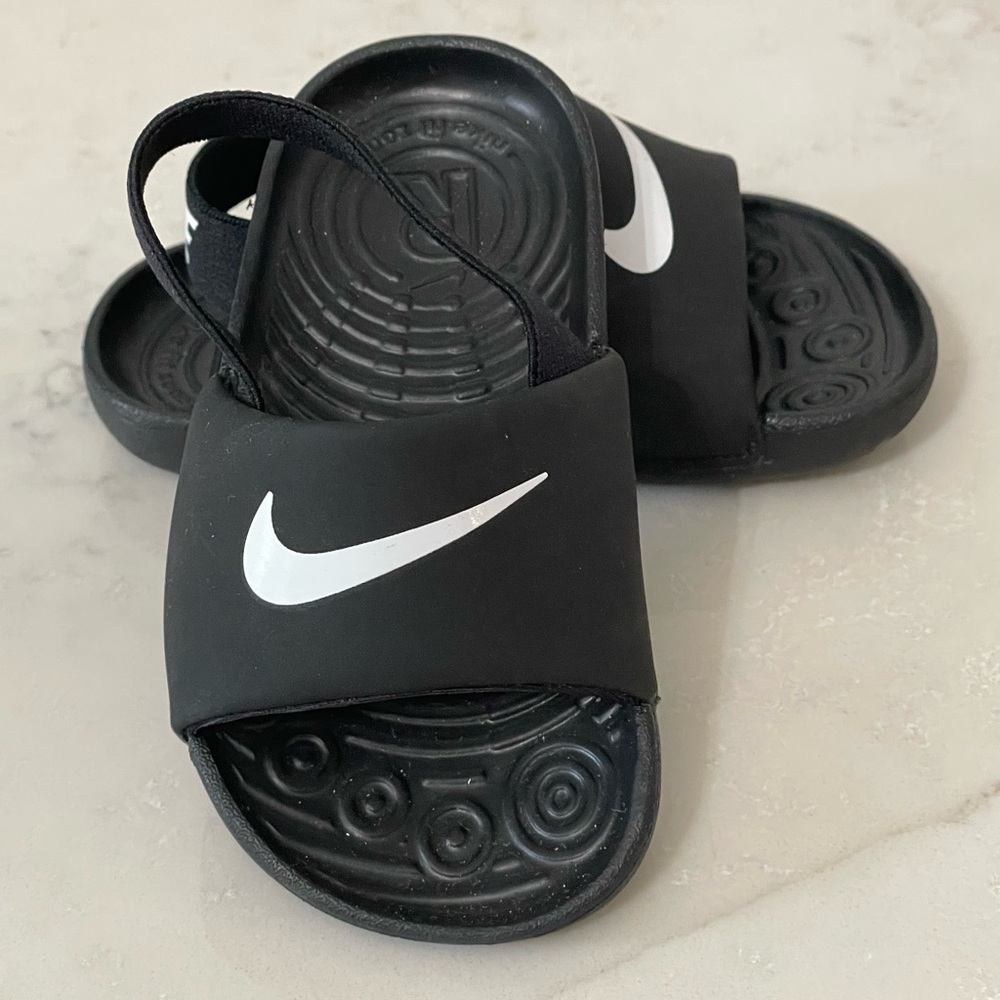 NIKE - Kids' Kawa Slide Sandal Baby/Toddler black with white SIZE 6C (Like New)